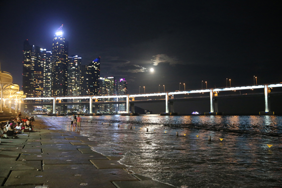 부산광안리 수변공원.JPG